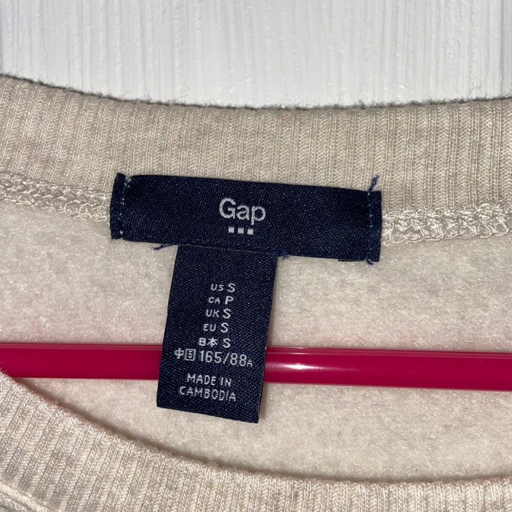 GAP crew neck